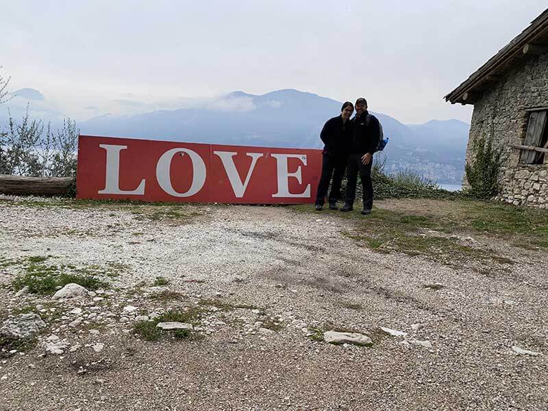 About us - Käthe and Andy in front of the sign "Love"