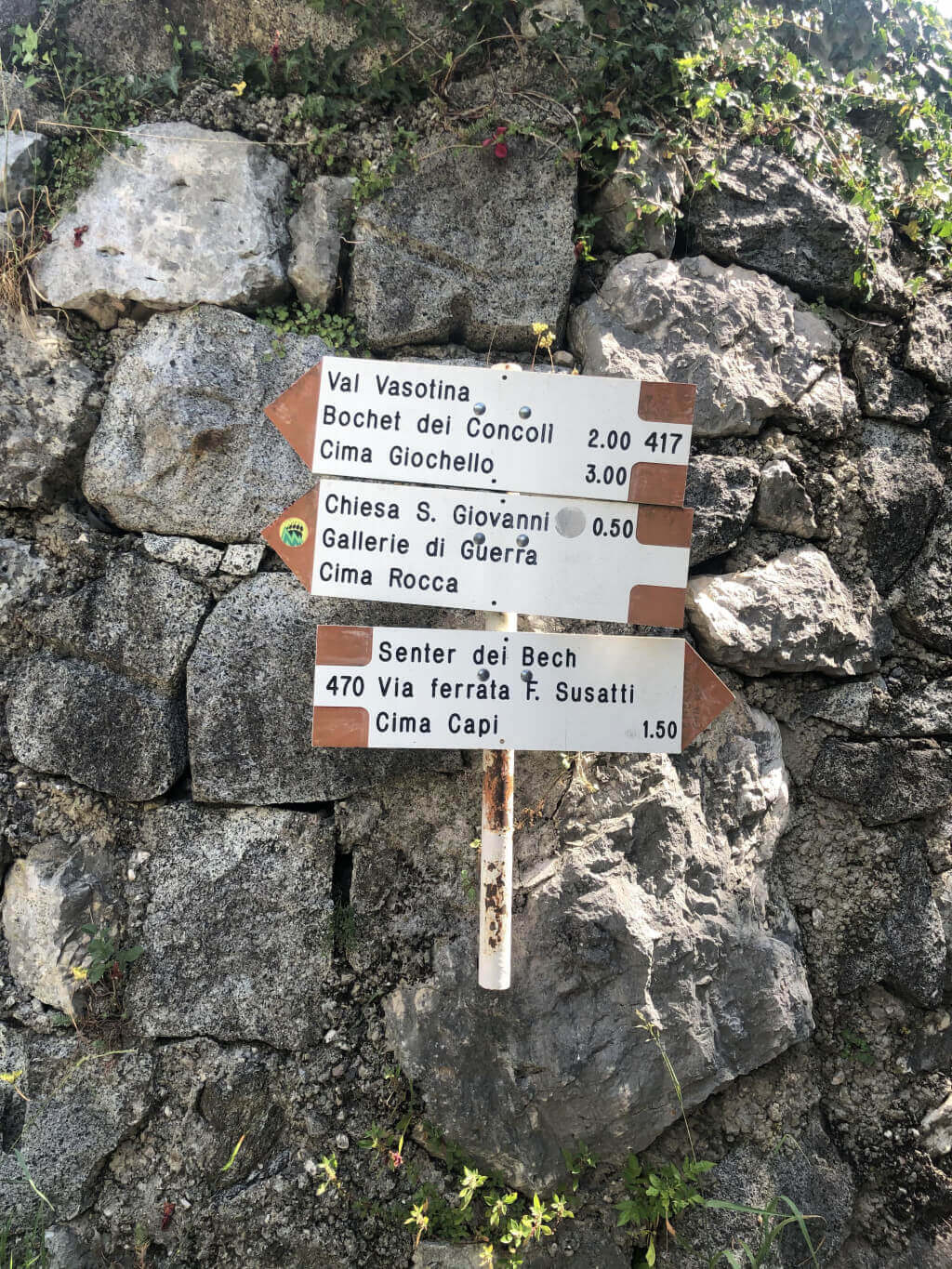 Signpost via ferrata F. Susatti Cima Capi path 470 Lake Garda