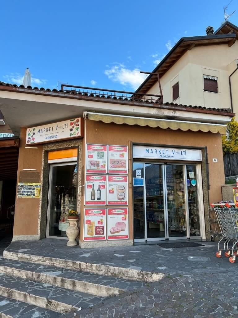 Market Volti' - Panificio Alimentari Tabaccheria Lebensmittelgeschäft Voltino
