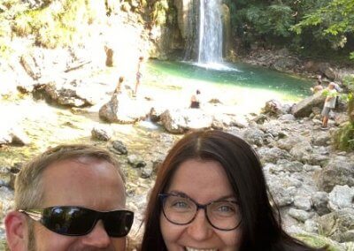 Andy und Kaethe am Wasserfall Ampola Gardasee