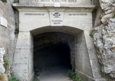 Tunnel am Anfang der Strada delle 52 Galerie