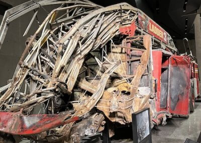 Zerstörtes Feuerwehrauto 9/11 Memorial in New York