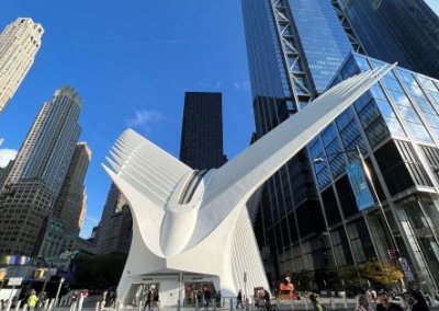 Eingang 9/11 Memorial in Form einer Friedenstaube