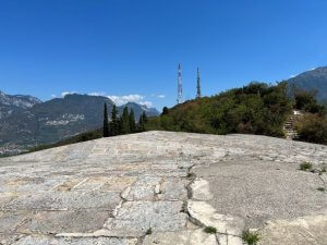 Batteria di Mezzo Blick auf Sendemaste Monte Brione Gardasee