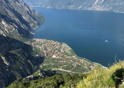 Blick vom Monte Bestone auf Limone dul Garda