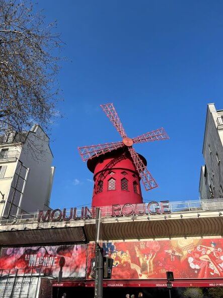 Aussenansicht Moulin Rouge Paris