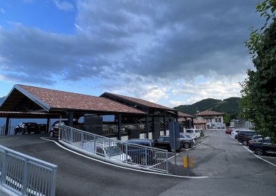 Parkplatz in der Ortsmitte von Vesio