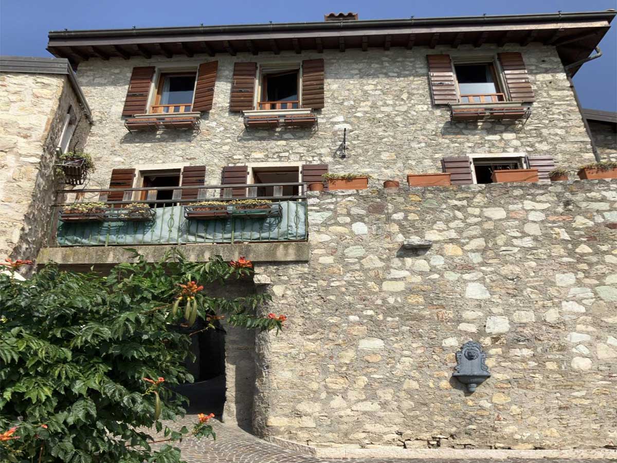 Exterior view of the historic farmhouse on Lake Garda