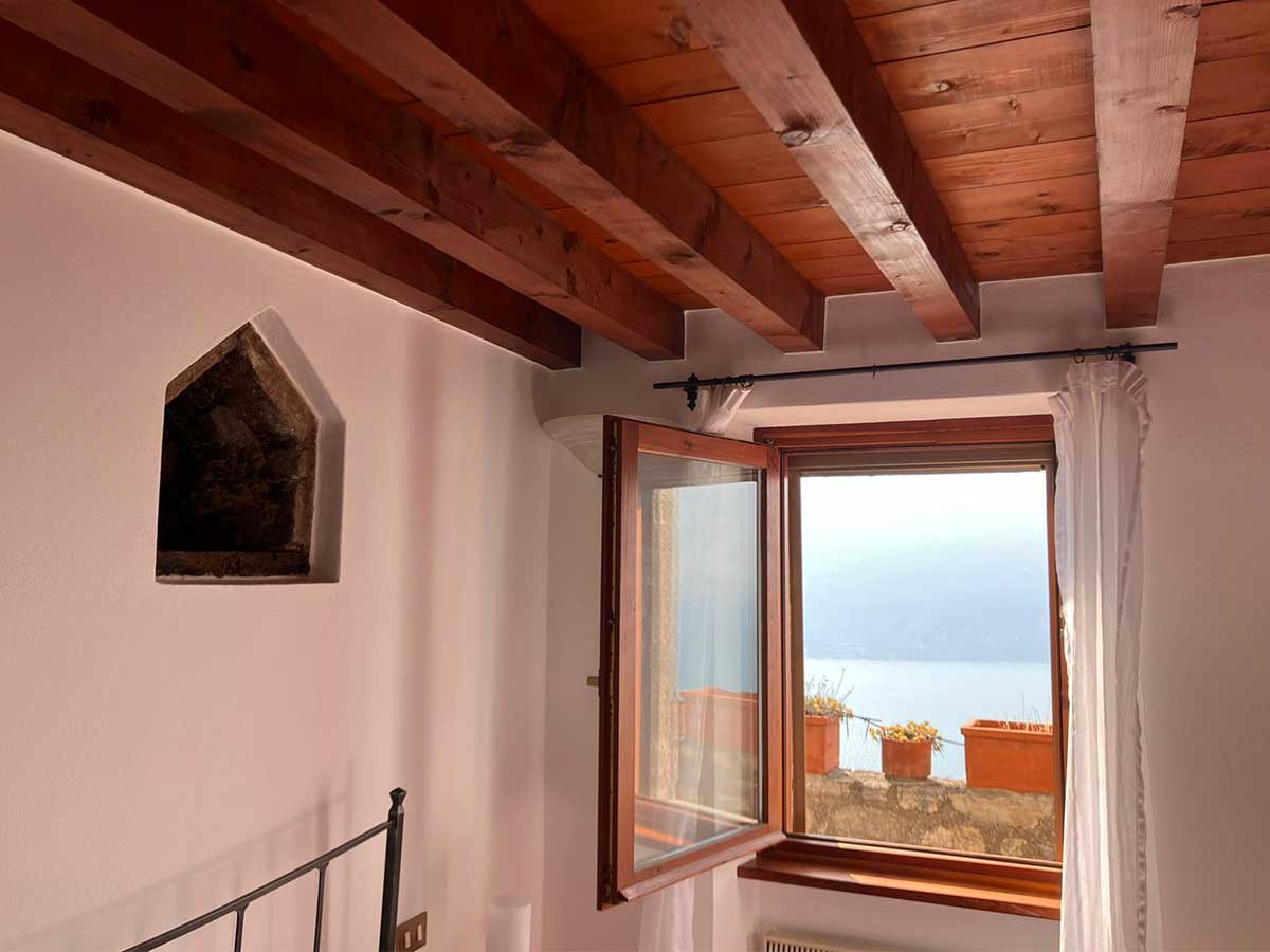Blick aus dem Fenster - historisches Bauernhaus Gardasee
