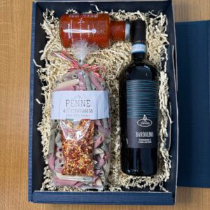 Geschenkset vom Gardasee mit Bardolino, Penne Arrabiata und scharfem Tomatensugo