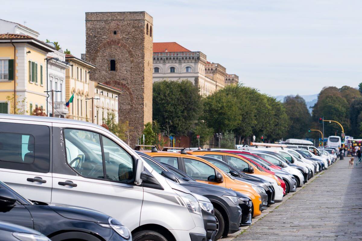 Parken in Italien - Voller Parkplatz in Florenz