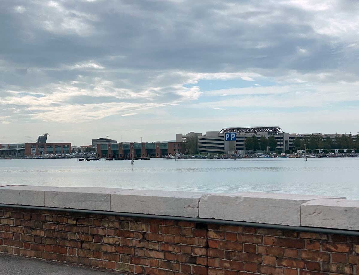 Parken in Venedig - Parkausansicht suf dem Weg in die Lagunenstadt