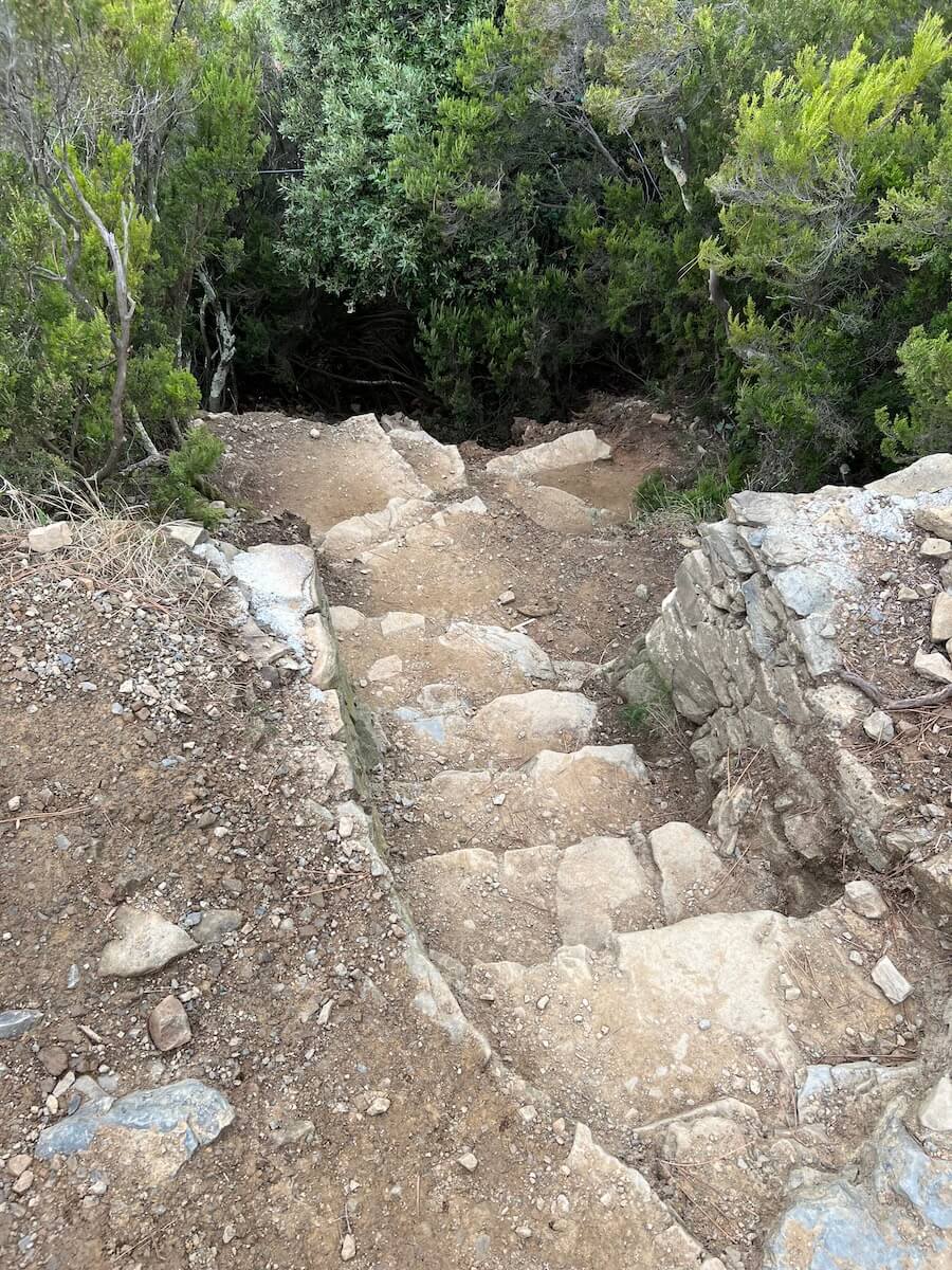 Difficult to walk trail from Manarola to Riomaggiore